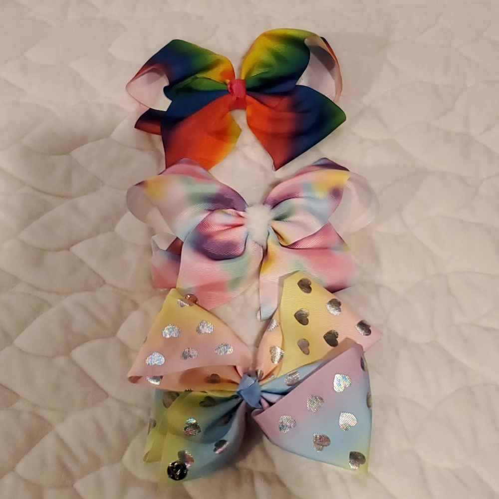 3 Jojo Siwa bows